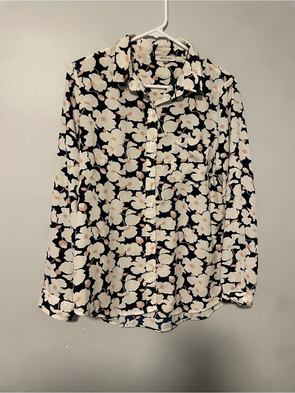 Skies Are Blue Women's Floral Button-Up Shirt - Black & Cream Medium